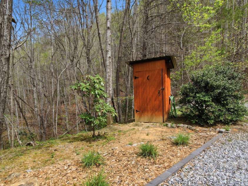 3455 Valley Drive, Lenoir, NC 28645.  MLS# CAR4364828, YatesRealty ID 15843. 