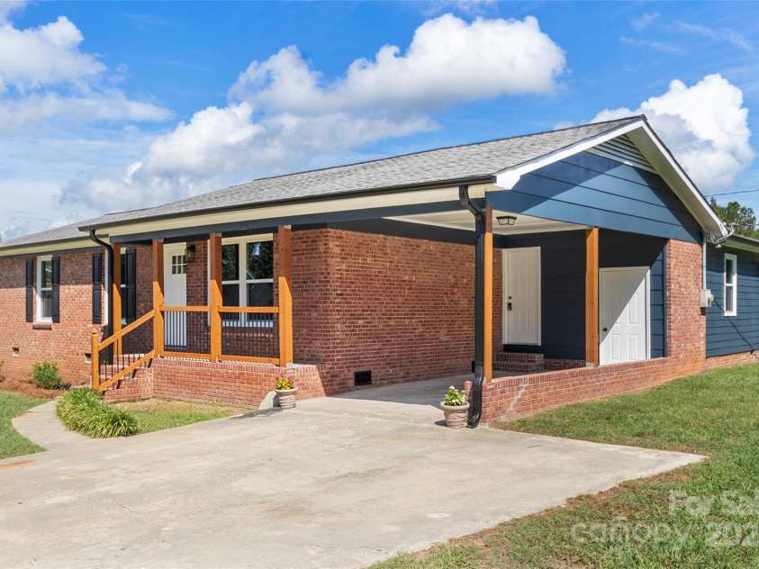 2525 Oxford Circle, Lancaster, SC 29720.  MLS# CAR4287718, YatesRealty ID 15844. 