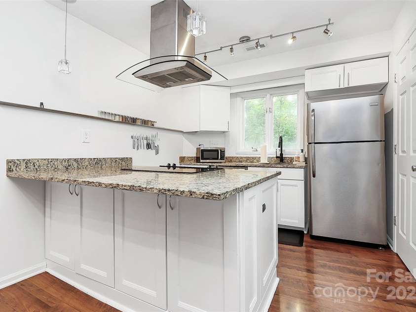 433 8th Street, Charlotte, NC 28202.  MLS# CAR4267175, YatesRealty ID 15845. 