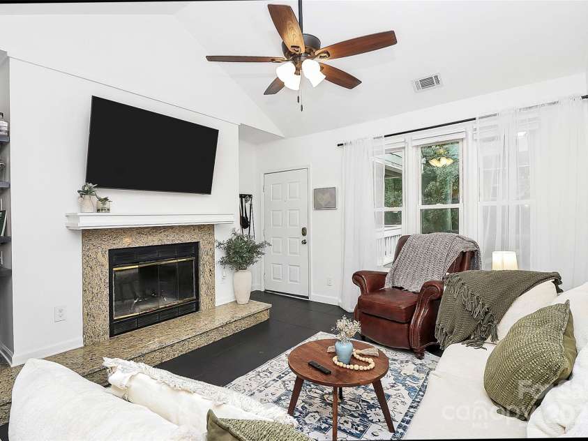 433 8th Street, Charlotte, NC 28202.  MLS# CAR4267175, YatesRealty ID 15845. 