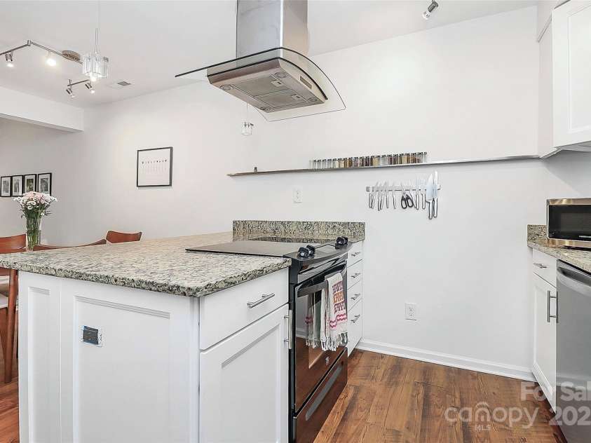 433 8th Street, Charlotte, NC 28202.  MLS# CAR4267175, YatesRealty ID 15845. 