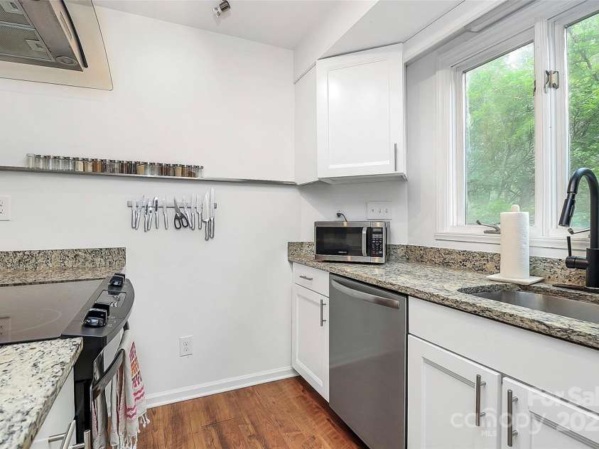 433 8th Street, Charlotte, NC 28202.  MLS# CAR4267175, YatesRealty ID 15845. 