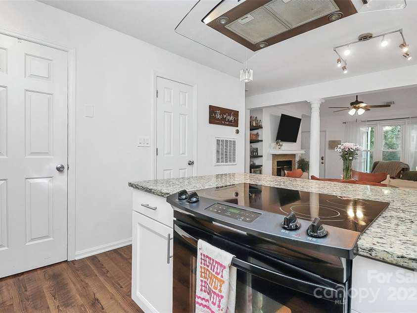 433 8th Street, Charlotte, NC 28202.  MLS# CAR4267175, YatesRealty ID 15845. 