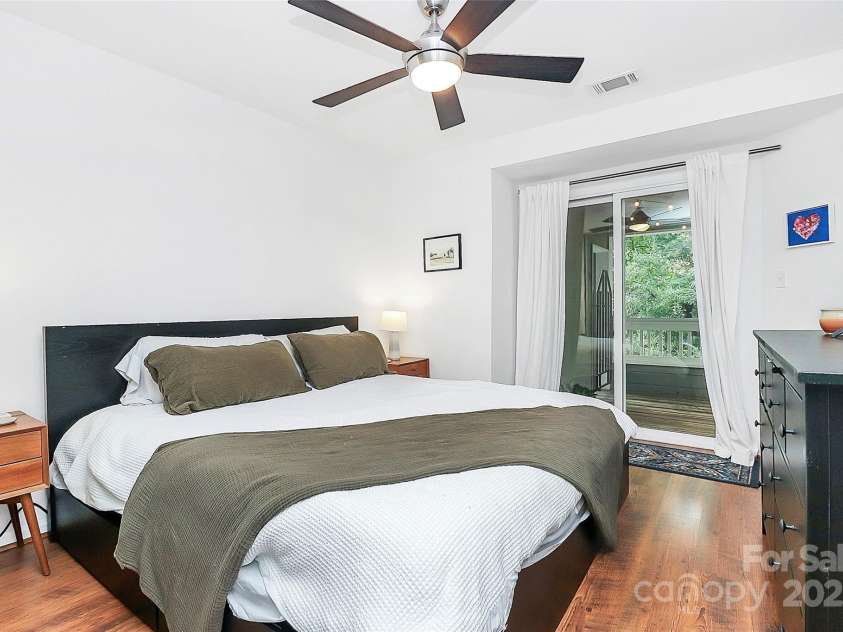 433 8th Street, Charlotte, NC 28202.  MLS# CAR4267175, YatesRealty ID 15845. 