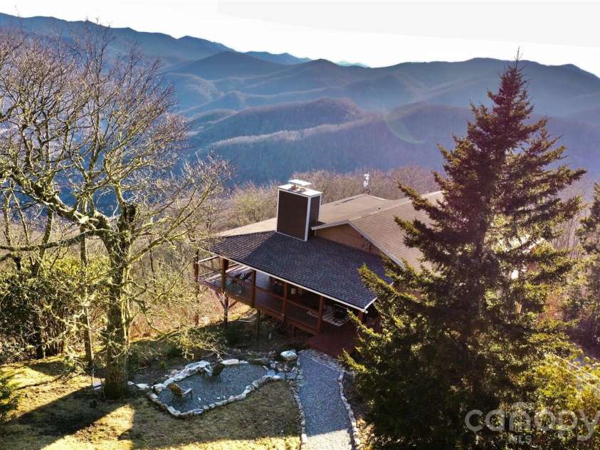 536 Lands End Lane, Maggie Valley, NC 28751.  MLS# CAR4364616, YatesRealty ID 15845. 