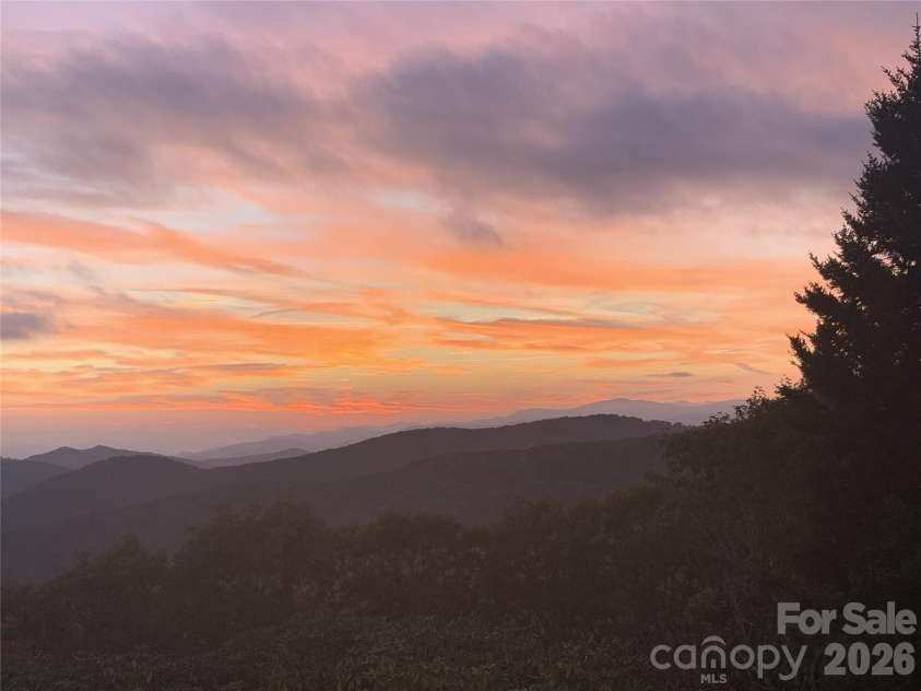 536 Lands End Lane, Maggie Valley, NC 28751.  MLS# CAR4364616, YatesRealty ID 15845. 