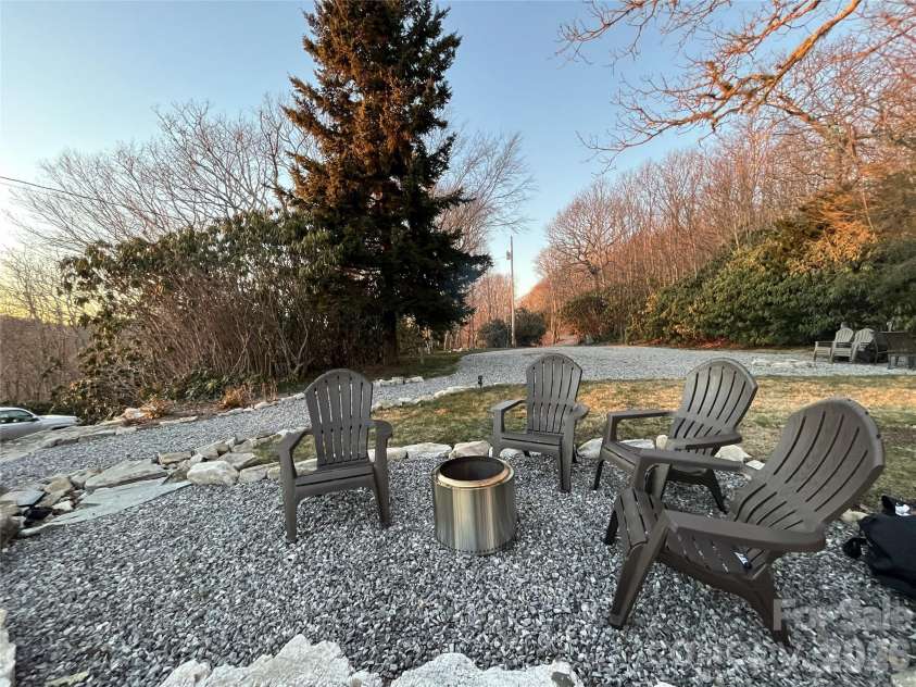 536 Lands End Lane, Maggie Valley, NC 28751.  MLS# CAR4364616, YatesRealty ID 15845. 