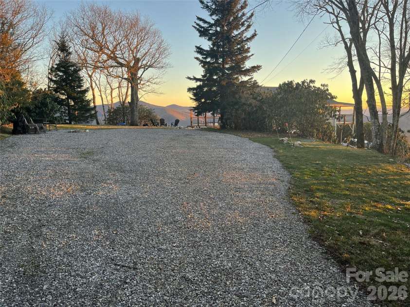 536 Lands End Lane, Maggie Valley, NC 28751.  MLS# CAR4364616, YatesRealty ID 15845. 
