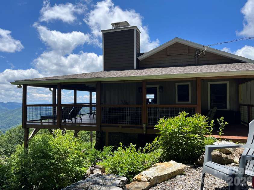 536 Lands End Lane, Maggie Valley, NC 28751.  MLS# CAR4364616, YatesRealty ID 15845. 