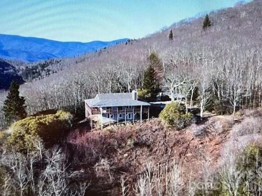 536 Lands End Lane, Maggie Valley, NC 28751.  MLS# CAR4364616, YatesRealty ID 15845. 