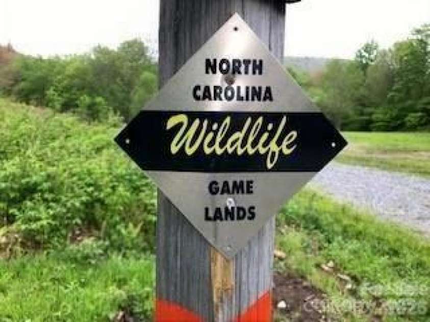 536 Lands End Lane, Maggie Valley, NC 28751.  MLS# CAR4364616, YatesRealty ID 15845. 