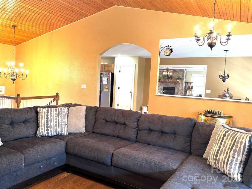 180 Dalton Lane, Black Mountain, NC 28711.  MLS# CAR4245129, YatesRealty ID 15847. 