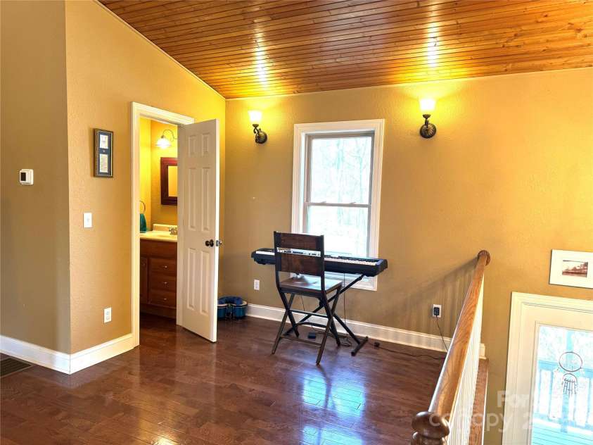 180 Dalton Lane, Black Mountain, NC 28711.  MLS# CAR4245129, YatesRealty ID 15847. 