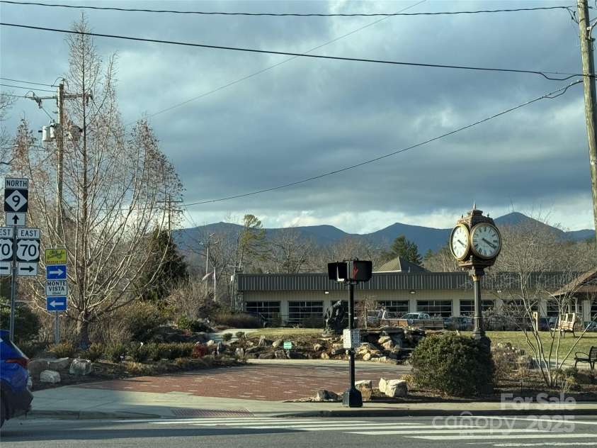 180 Dalton Lane, Black Mountain, NC 28711.  MLS# CAR4245129, YatesRealty ID 15847. 