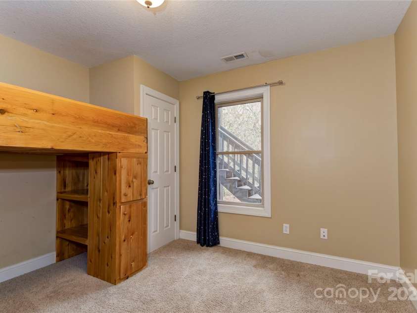 180 Dalton Lane, Black Mountain, NC 28711.  MLS# CAR4245129, YatesRealty ID 15847. Bonus Room