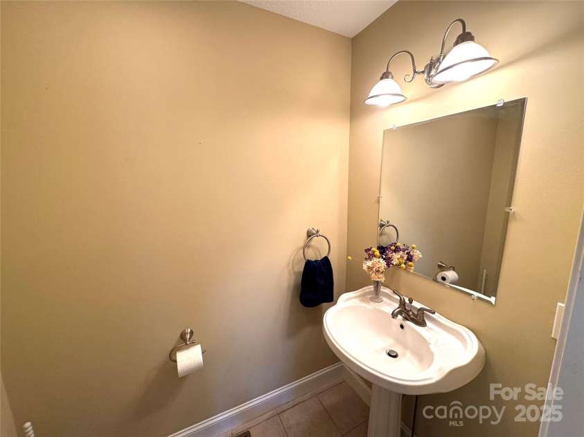 180 Dalton Lane, Black Mountain, NC 28711.  MLS# CAR4245129, YatesRealty ID 15847. Half Bathroom 2 - located off the den