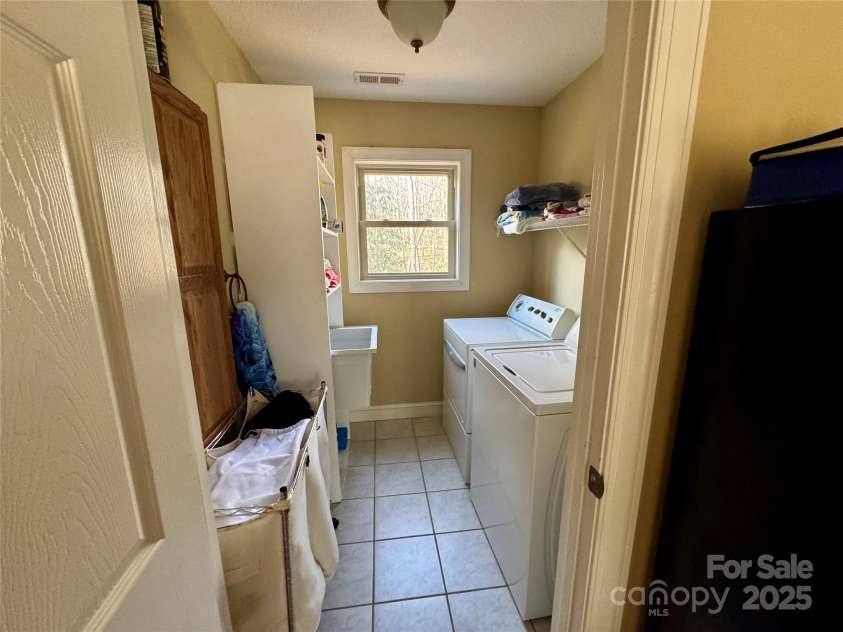 180 Dalton Lane, Black Mountain, NC 28711.  MLS# CAR4245129, YatesRealty ID 15847. Laundry on lower level