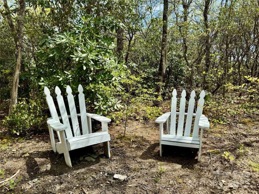 180 Dalton Lane, Black Mountain, NC 28711.  MLS# CAR4245129, YatesRealty ID 15847. Sit awhile and enjoy the peace & quiet