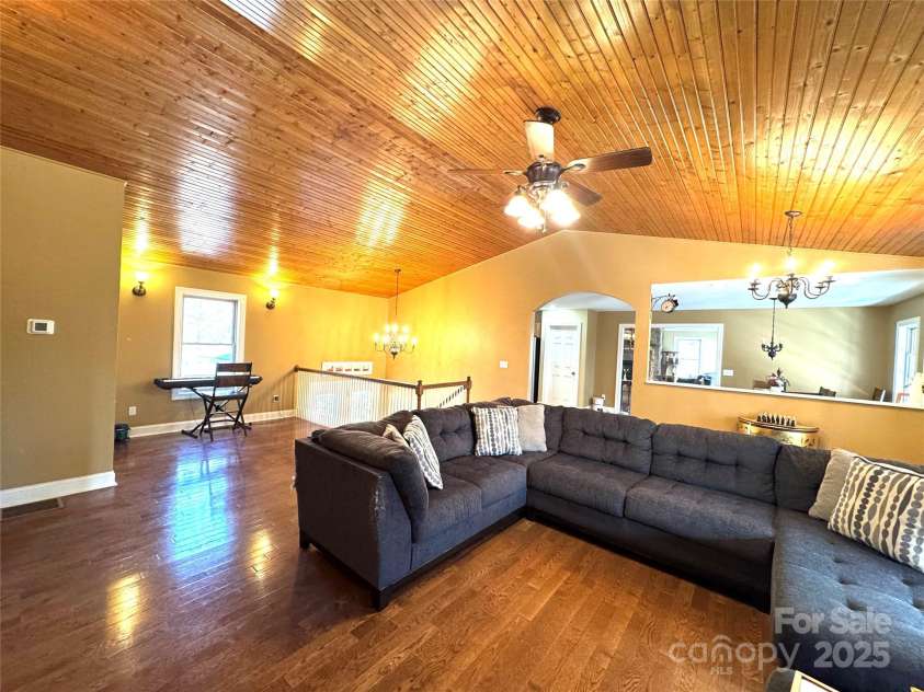 180 Dalton Lane, Black Mountain, NC 28711.  MLS# CAR4245129, YatesRealty ID 15847. Spacious living areas