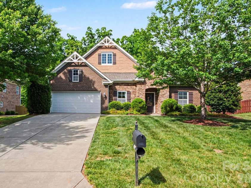 3812 Martele Drive, Mint Hill, NC 28227.  MLS# CAR4368038, YatesRealty ID 15847. 