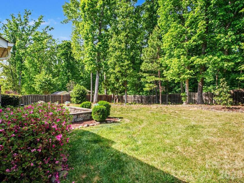 3812 Martele Drive, Mint Hill, NC 28227.  MLS# CAR4368038, YatesRealty ID 15847. 
