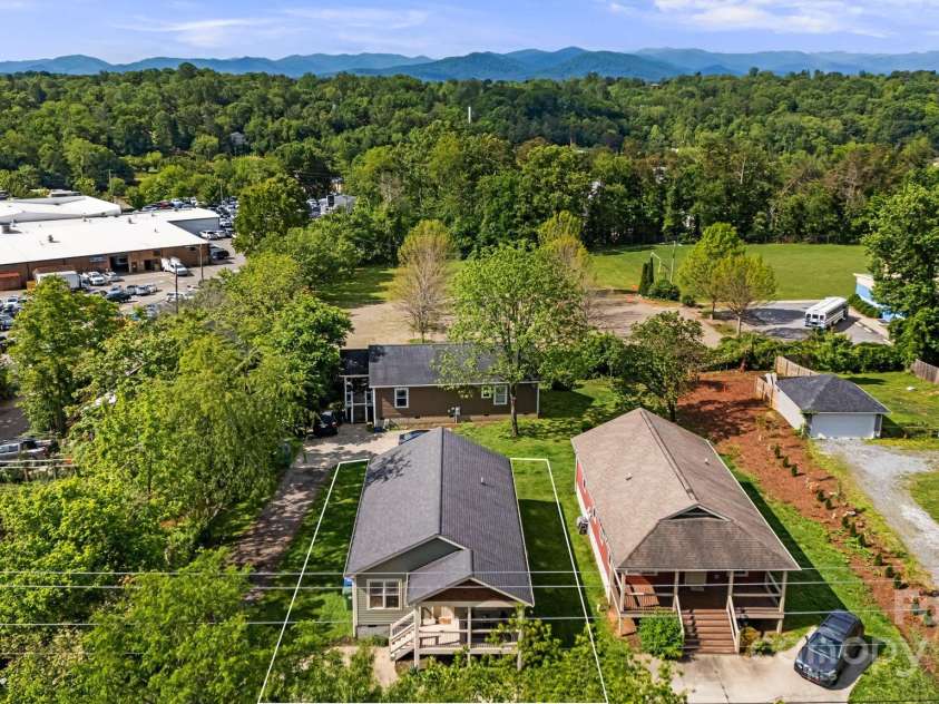 302 Hazel Mill Road, Asheville, NC 28806.  MLS# CAR4253738, YatesRealty ID 15848. 