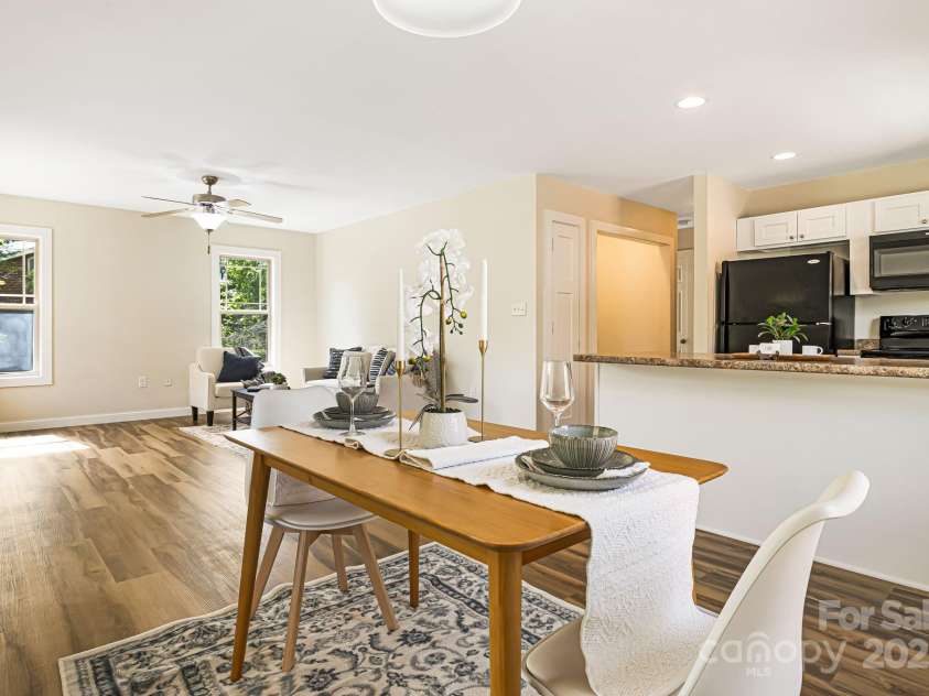 302 Hazel Mill Road, Asheville, NC 28806.  MLS# CAR4253738, YatesRealty ID 15848. Dining area