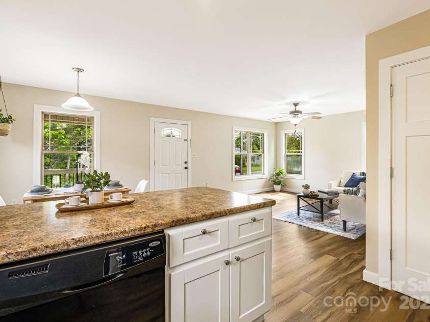 302 Hazel Mill Road, Asheville, NC 28806.  MLS# CAR4253738, YatesRealty ID 15848. Kitchen appliances convey