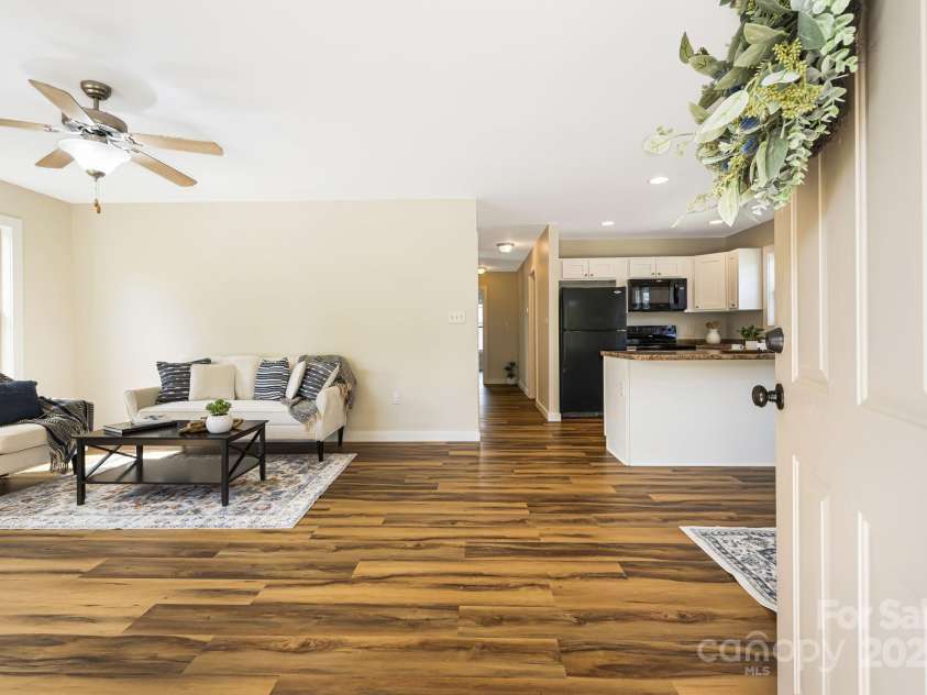 302 Hazel Mill Road, Asheville, NC 28806.  MLS# CAR4253738, YatesRealty ID 15848. Open concept floorplan