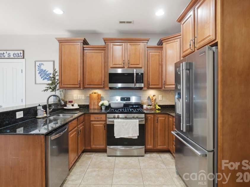503 Walden Park Drive, Fort Mill, SC 29715.  MLS# CAR4350756, YatesRealty ID 15848. Kitchen
