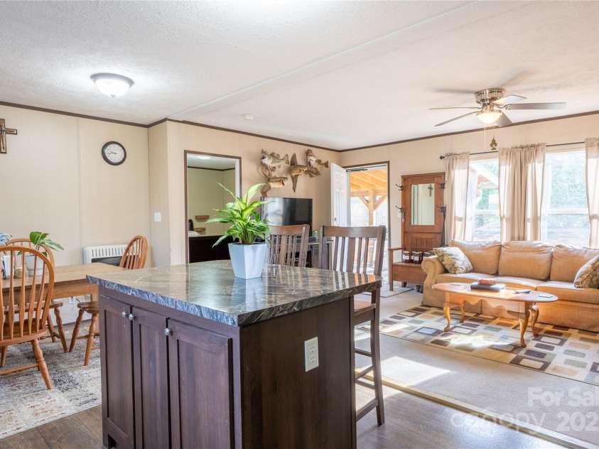 140 Adams Drive, Brevard, NC 28712.  MLS# CAR4233385, YatesRealty ID 15849. 