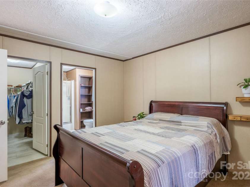 140 Adams Drive, Brevard, NC 28712.  MLS# CAR4233385, YatesRealty ID 15849. 