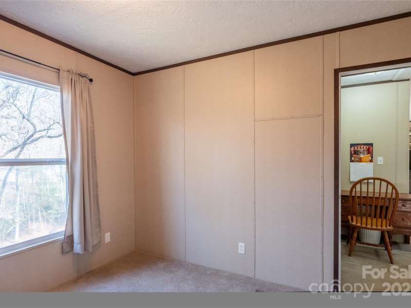 140 Adams Drive, Brevard, NC 28712.  MLS# CAR4233385, YatesRealty ID 15849. 