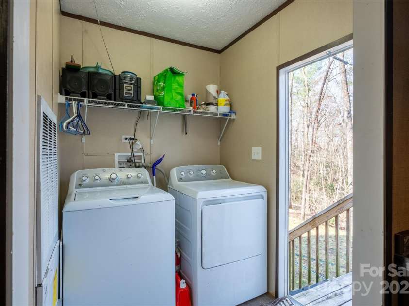 140 Adams Drive, Brevard, NC 28712.  MLS# CAR4233385, YatesRealty ID 15849. 