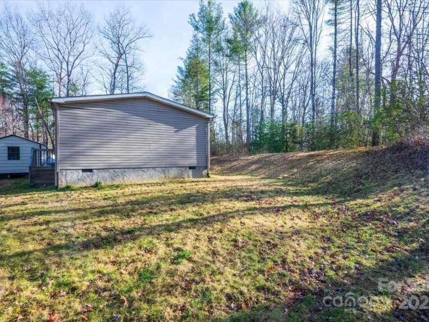 140 Adams Drive, Brevard, NC 28712.  MLS# CAR4233385, YatesRealty ID 15849. 