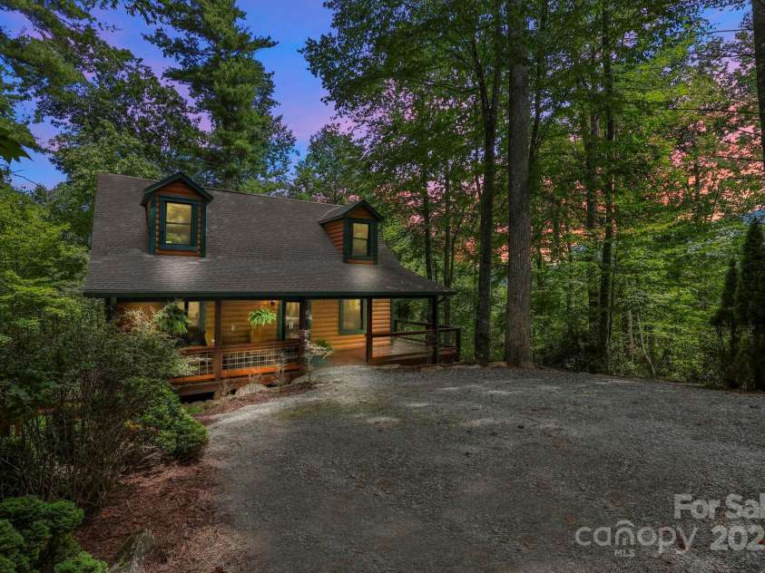 228 Woodby Ridge Road, Vilas, NC 28692.  MLS# CAR4278648, YatesRealty ID 15849. 