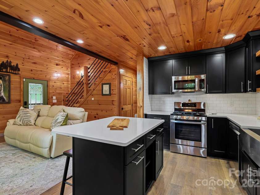228 Woodby Ridge Road, Vilas, NC 28692.  MLS# CAR4278648, YatesRealty ID 15849. 