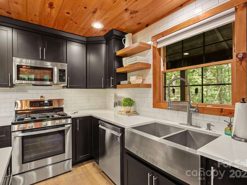228 Woodby Ridge Road, Vilas, NC 28692.  MLS# CAR4278648, YatesRealty ID 15849. 