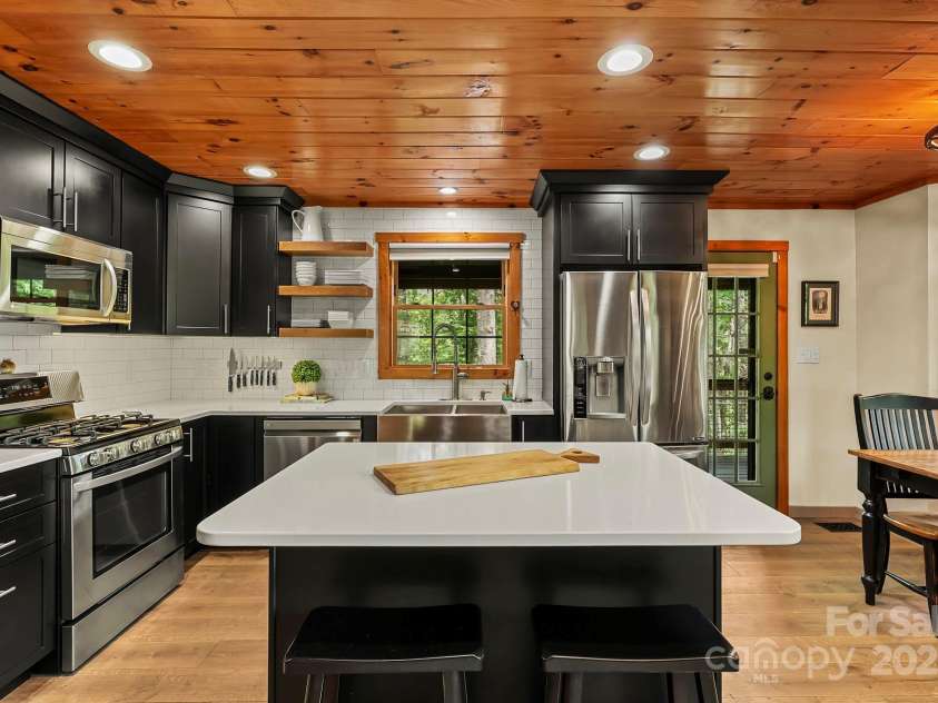 228 Woodby Ridge Road, Vilas, NC 28692.  MLS# CAR4278648, YatesRealty ID 15849. 