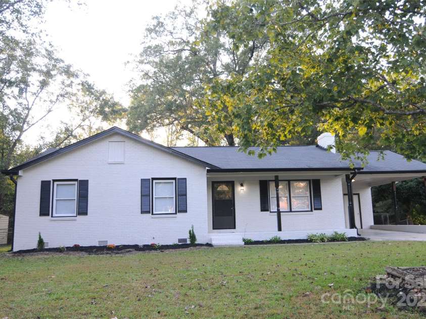 4901 Greenwood Drive, Gastonia, NC 28052.  MLS# CAR4191677, YatesRealty ID 1585. 