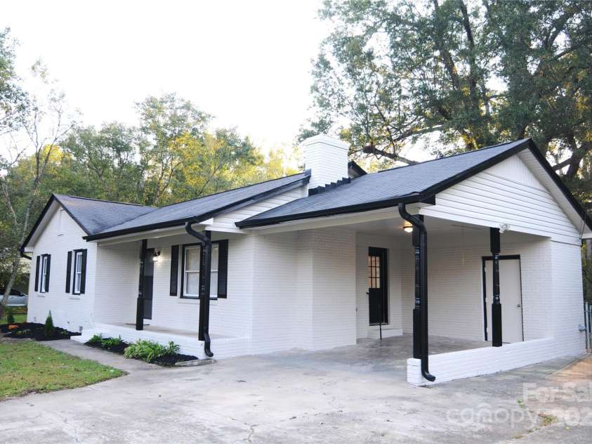 4901 Greenwood Drive, Gastonia, NC 28052.  MLS# CAR4191677, YatesRealty ID 1585. 