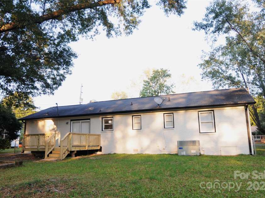 4901 Greenwood Drive, Gastonia, NC 28052.  MLS# CAR4191677, YatesRealty ID 1585. 