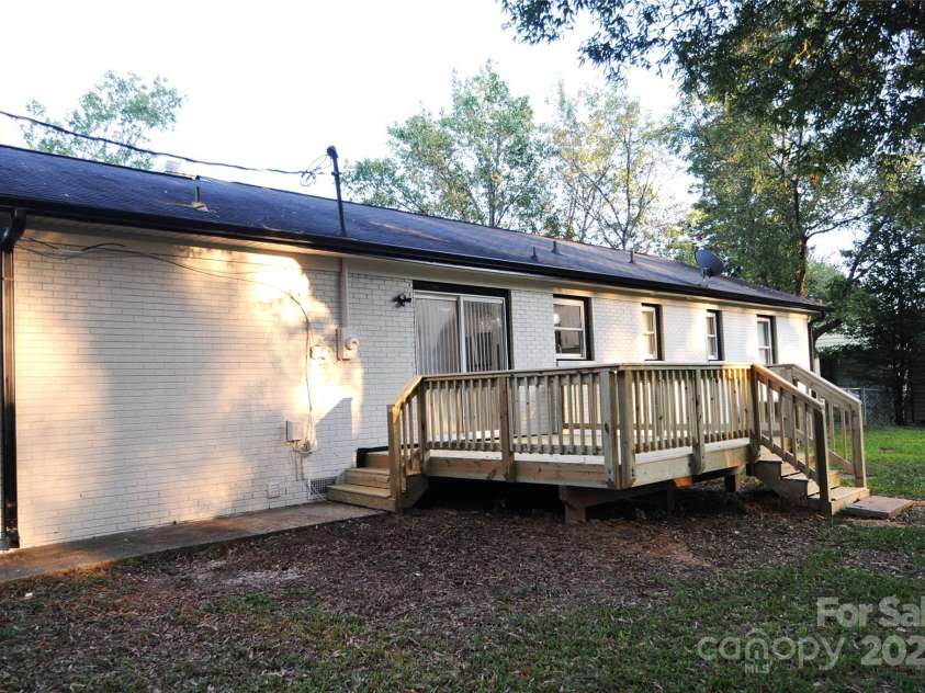 4901 Greenwood Drive, Gastonia, NC 28052.  MLS# CAR4191677, YatesRealty ID 1585. 