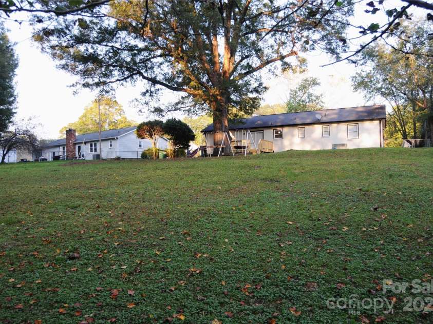 4901 Greenwood Drive, Gastonia, NC 28052.  MLS# CAR4191677, YatesRealty ID 1585. 