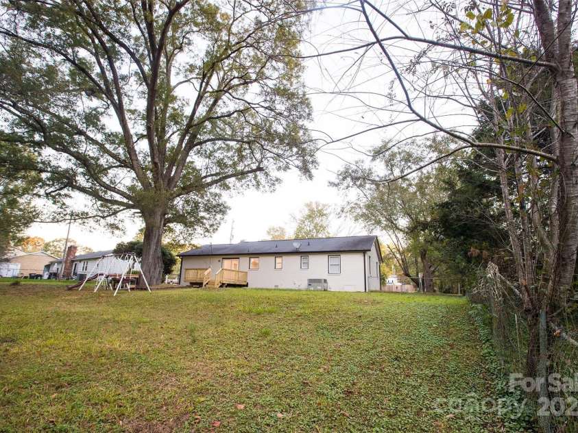 4901 Greenwood Drive, Gastonia, NC 28052.  MLS# CAR4191677, YatesRealty ID 1585. 