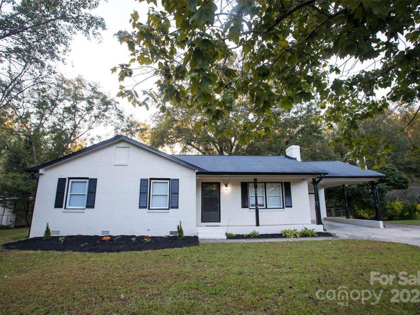 4901 Greenwood Drive, Gastonia, NC 28052.  MLS# CAR4191677, YatesRealty ID 1585. 