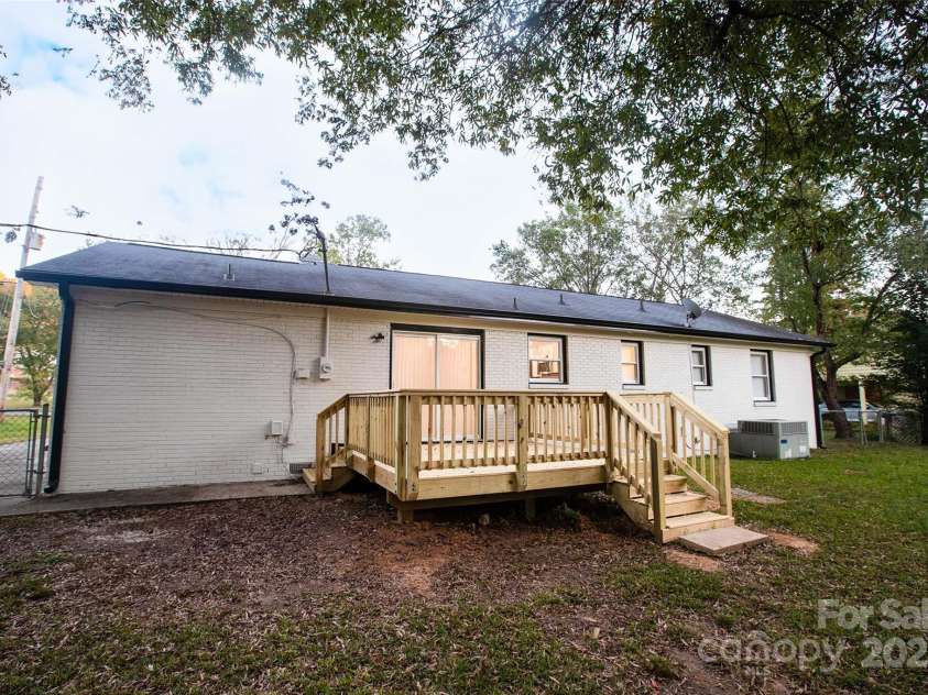4901 Greenwood Drive, Gastonia, NC 28052.  MLS# CAR4191677, YatesRealty ID 1585. 