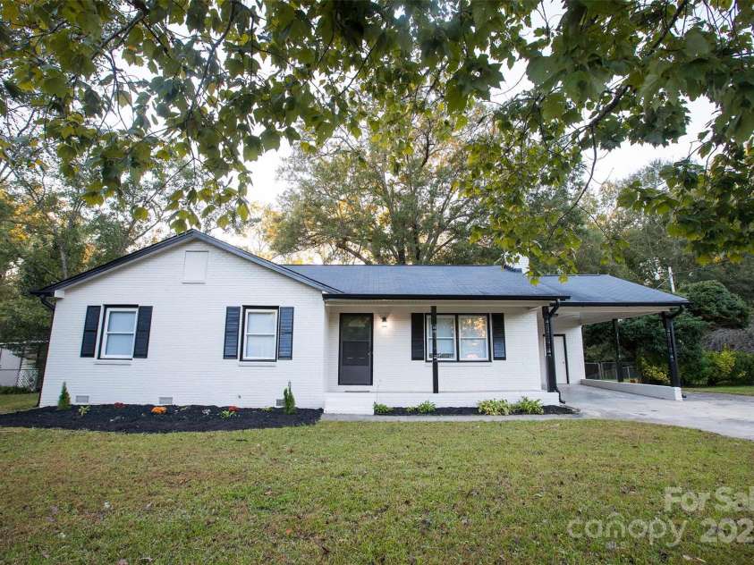 4901 Greenwood Drive, Gastonia, NC 28052.  MLS# CAR4191677, YatesRealty ID 1585. 