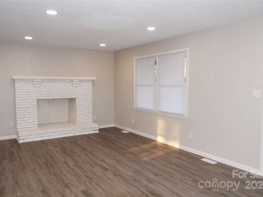4901 Greenwood Drive, Gastonia, NC 28052.  MLS# CAR4191677, YatesRealty ID 1585. 