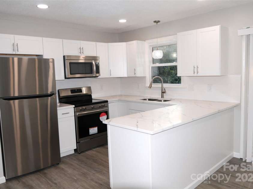 4901 Greenwood Drive, Gastonia, NC 28052.  MLS# CAR4191677, YatesRealty ID 1585. 
